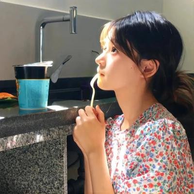 别惹她，她有八个哥哥